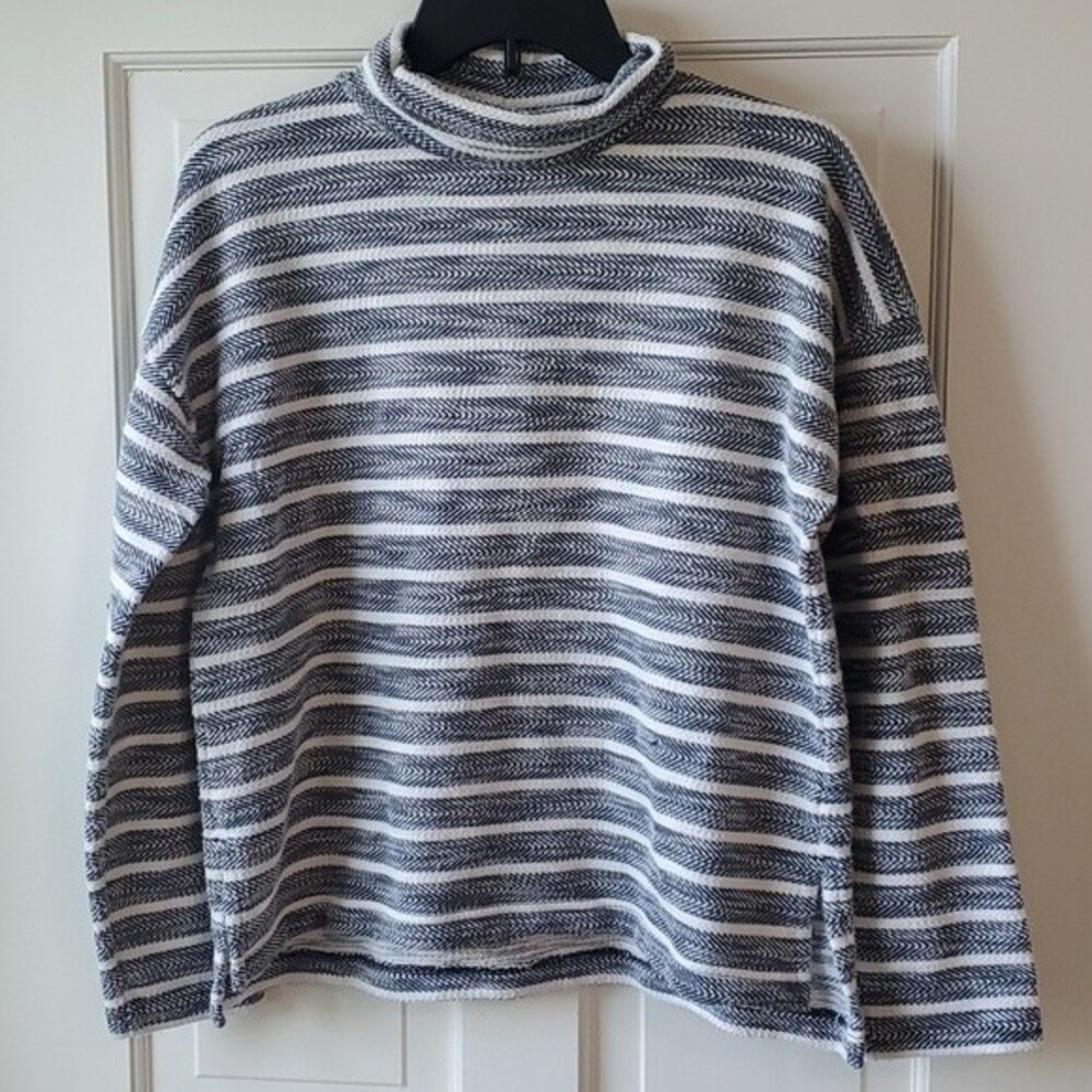 J. CREW STRIPE KNIT FUNNEL NECK TOP VARIEGATED TOP SIZE SMALL HERRINGBONE CREAM